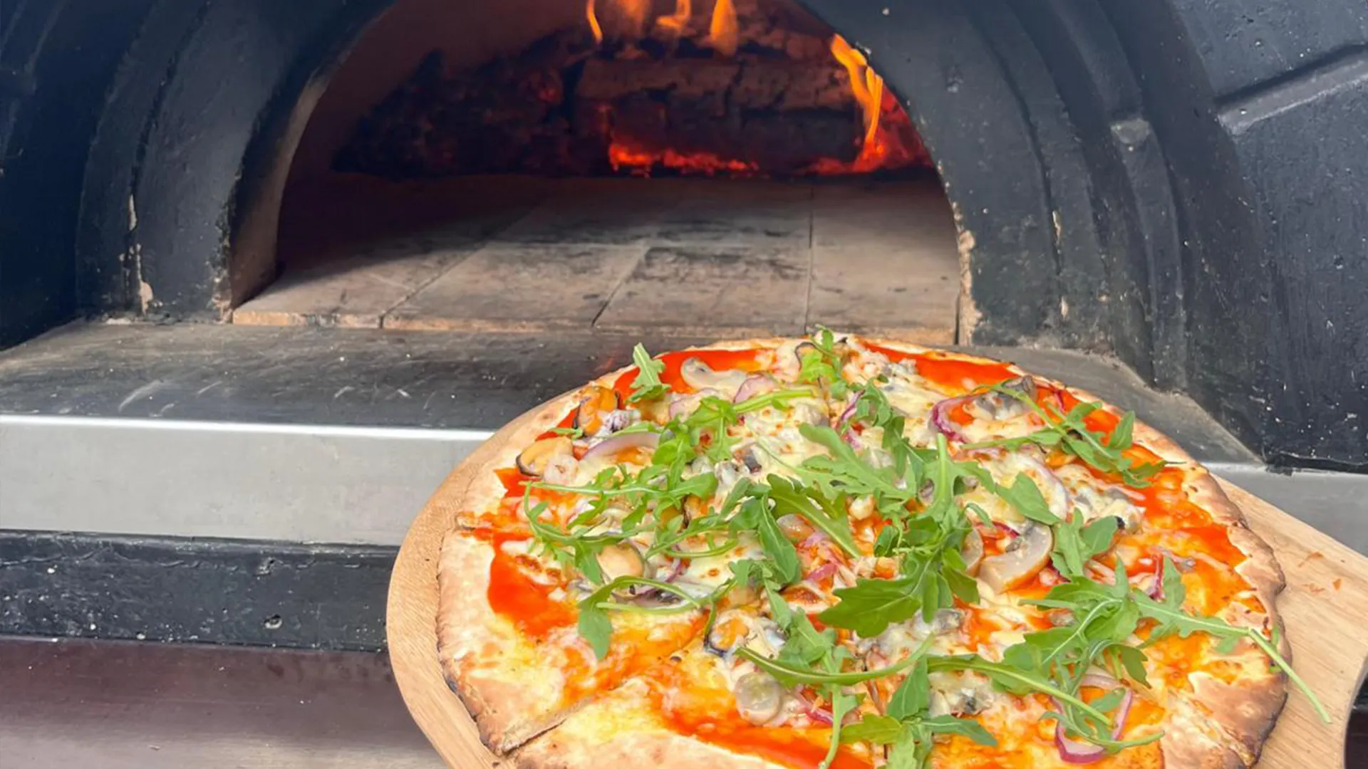 Houtoven pizza catering voor bedrijven